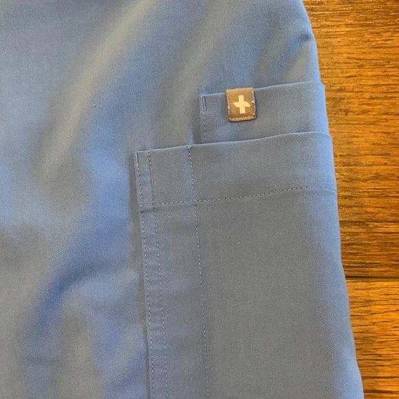 Figs Women’s Scrubs - Picture 2 of 6